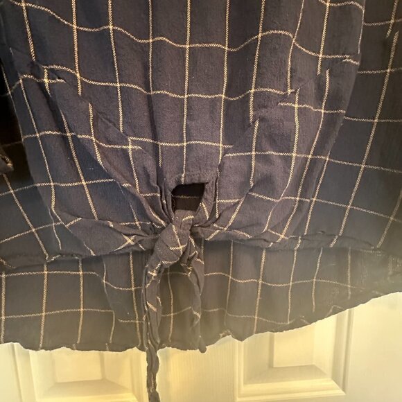 She + Sky 100% Cotton Navy Blue Top w/tie front & button sleeves Womens size XL - Picture 3 of 6